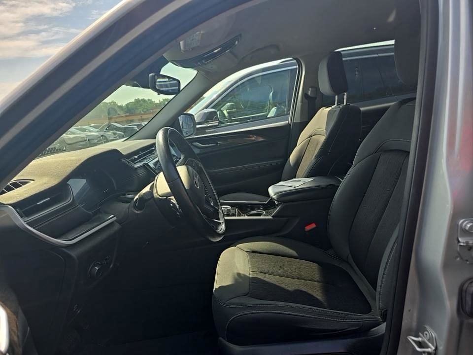 2022 Jeep Grand Cherokee L Laredo