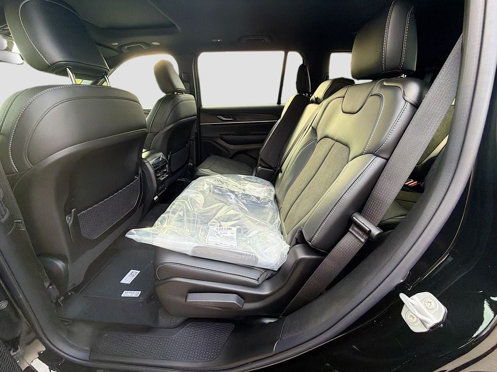 2026 Jeep Grand Cherokee GRAND CHEROKEE L LAREDO ALTITUDE 4X4