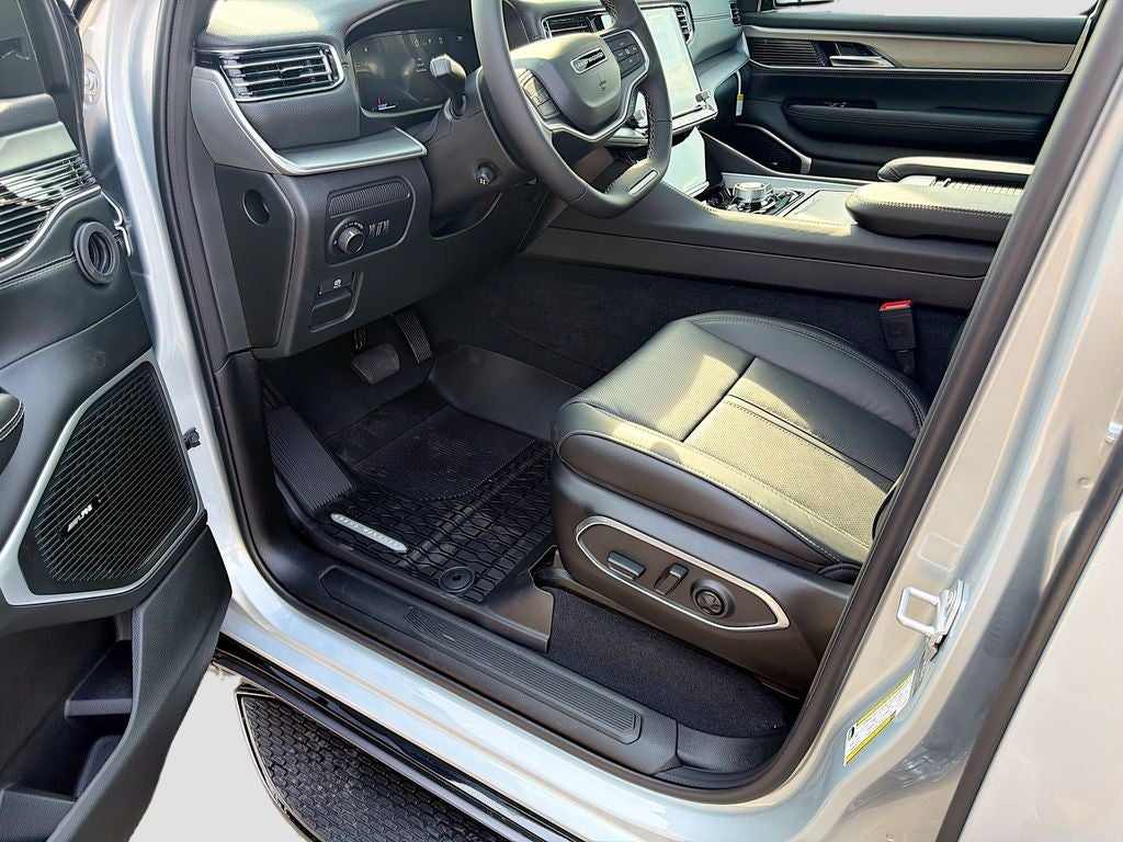 2026 Jeep Grand Wagoneer GRAND WAGONEER UPLAND 4X4