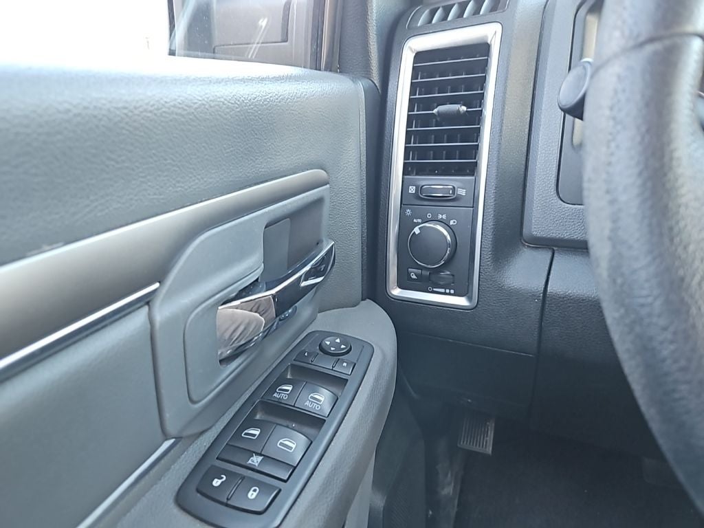2019 RAM 1500 Classic SLT Crew Cab 4x2 6'4' Box