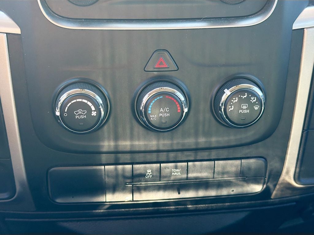 2019 RAM 1500 Classic SLT Crew Cab 4x2 6'4' Box