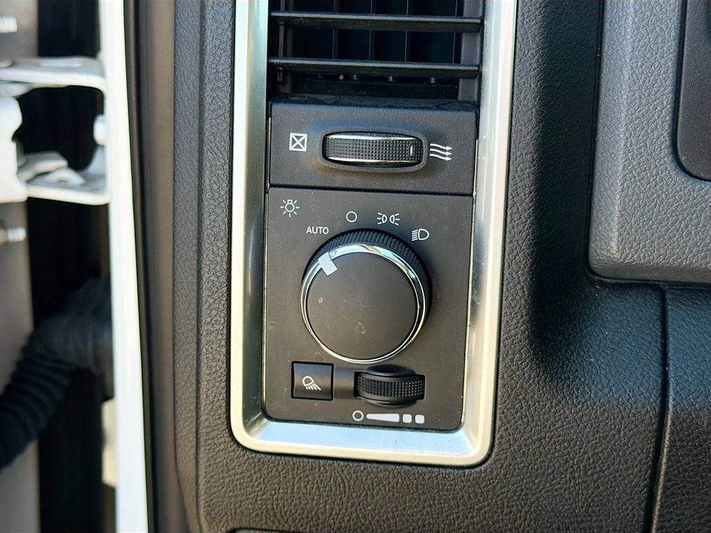 2019 RAM 1500 Classic SLT Crew Cab 4x2 6'4' Box