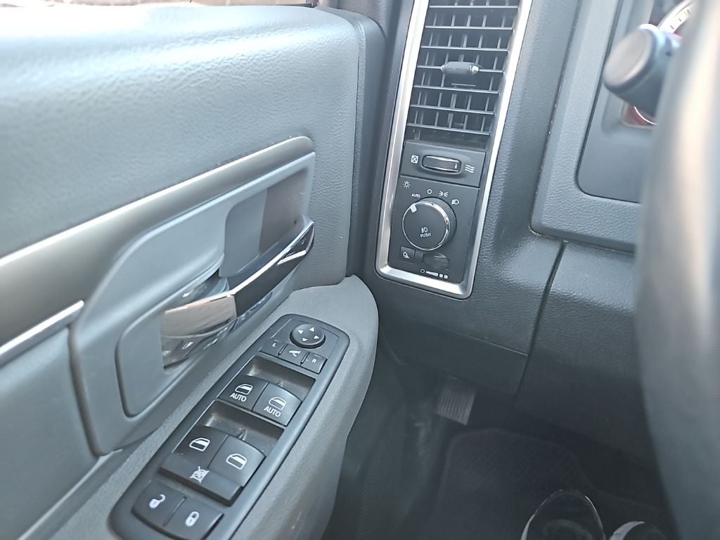 2018 RAM 1500 Big Horn Crew Cab 4x4 5'7' Box