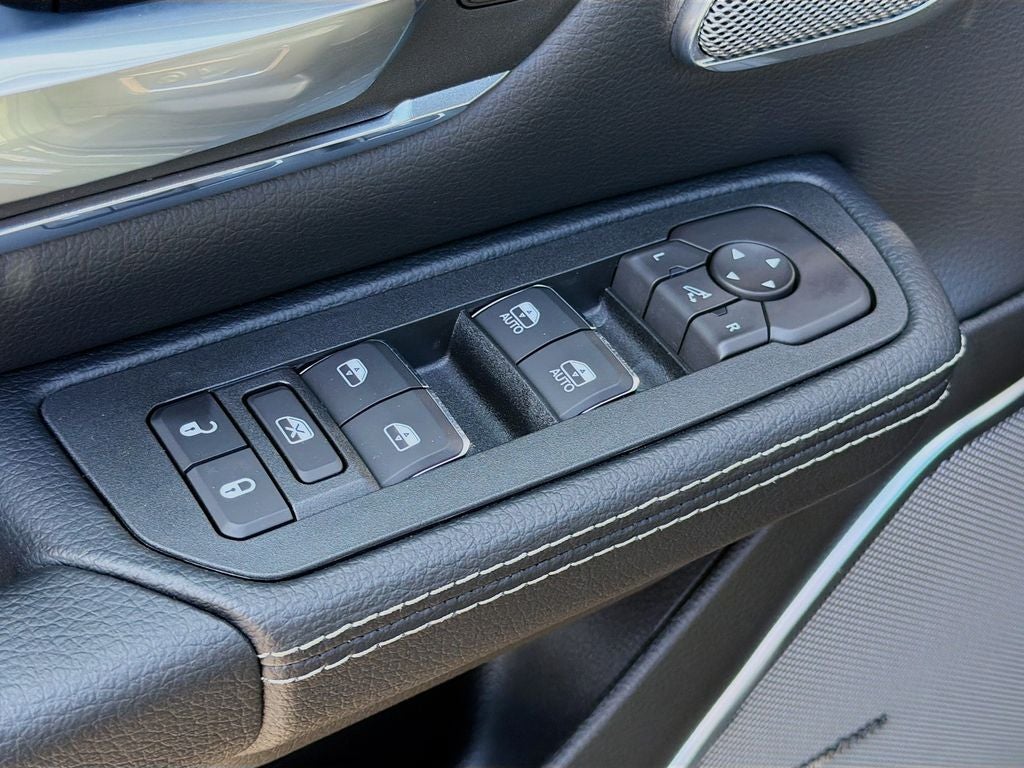 2026 RAM Ram 1500 RAM 1500 LARAMIE CREW CAB 4X2 5'7' BOX