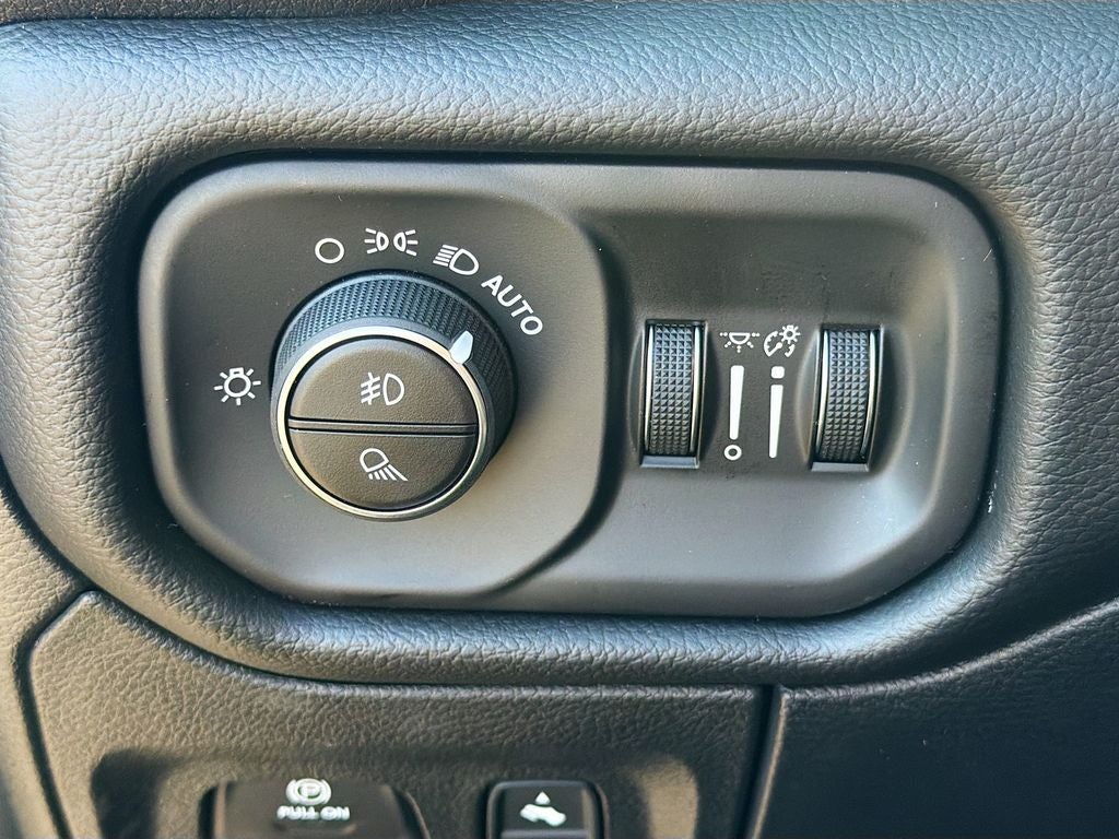 2026 RAM Ram 1500 RAM 1500 LARAMIE CREW CAB 4X2 5'7' BOX