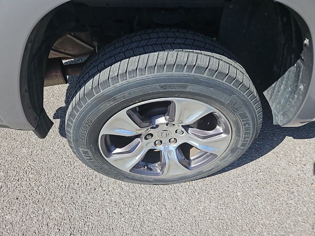 2019 RAM 1500 Laramie Crew Cab 4x2 6'4' Box