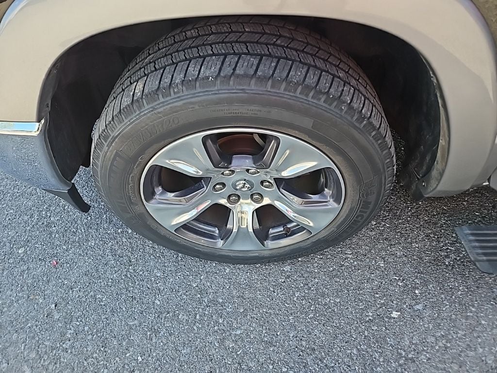 2019 RAM 1500 Laramie Crew Cab 4x2 6'4' Box