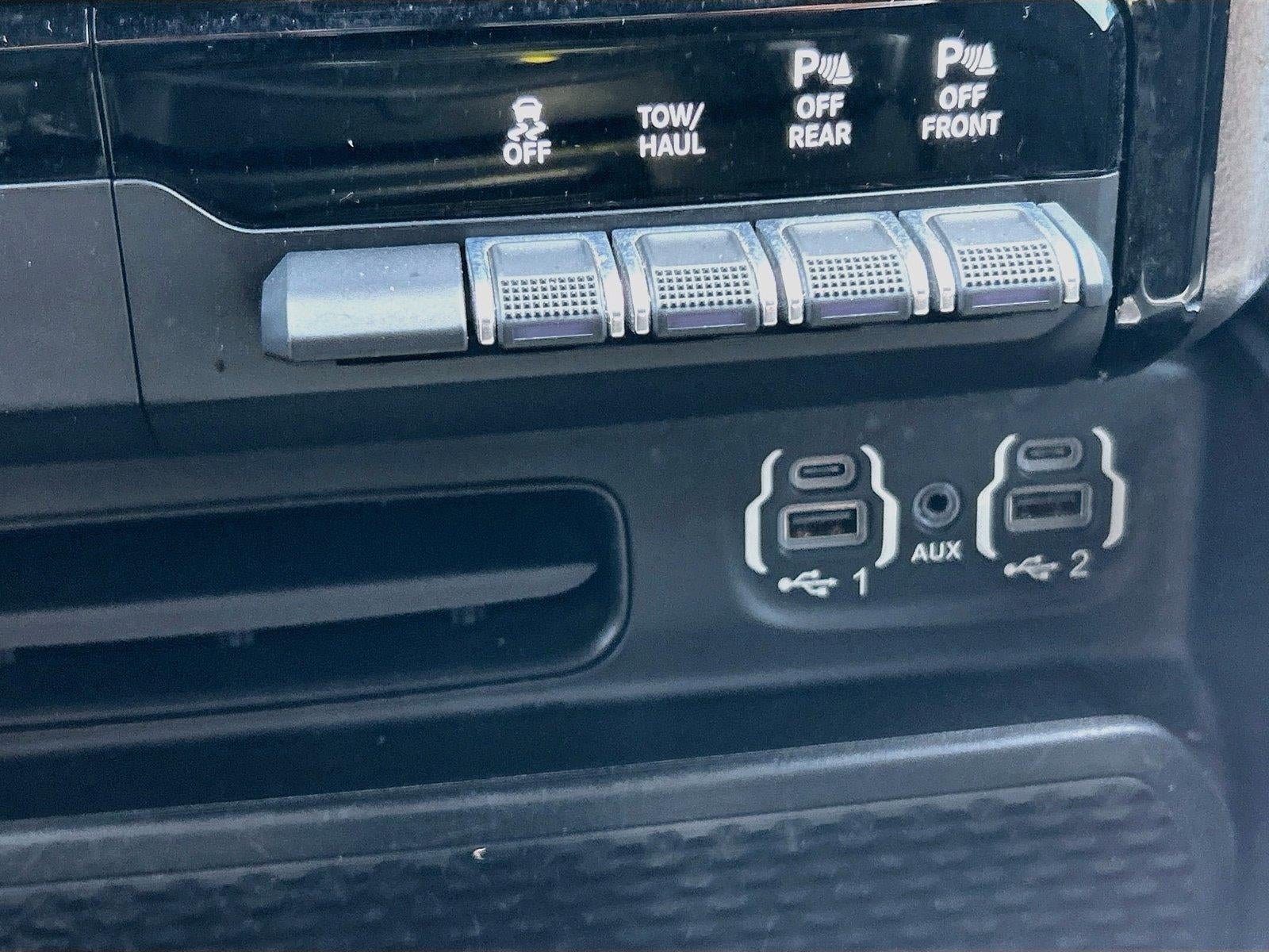 2020 RAM 1500 Big Horn Crew Cab 4x4 5'7' Box