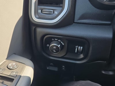 2022 RAM 1500 Big Horn Crew Cab 4x4 5'7' Box