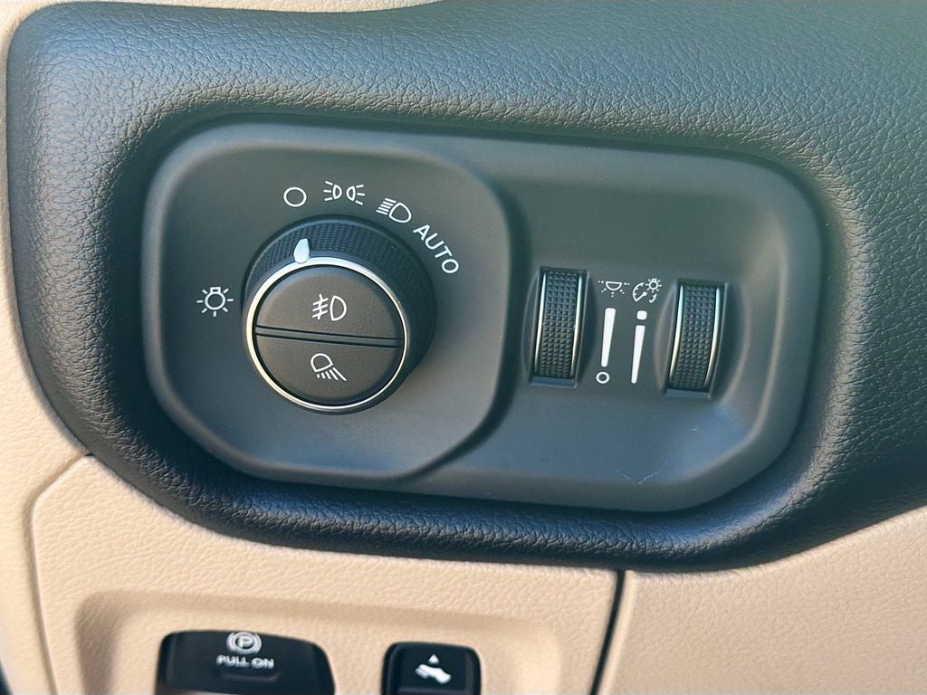 2019 RAM 1500 Big Horn/Lone Star Crew Cab 4x4 5'7' Box