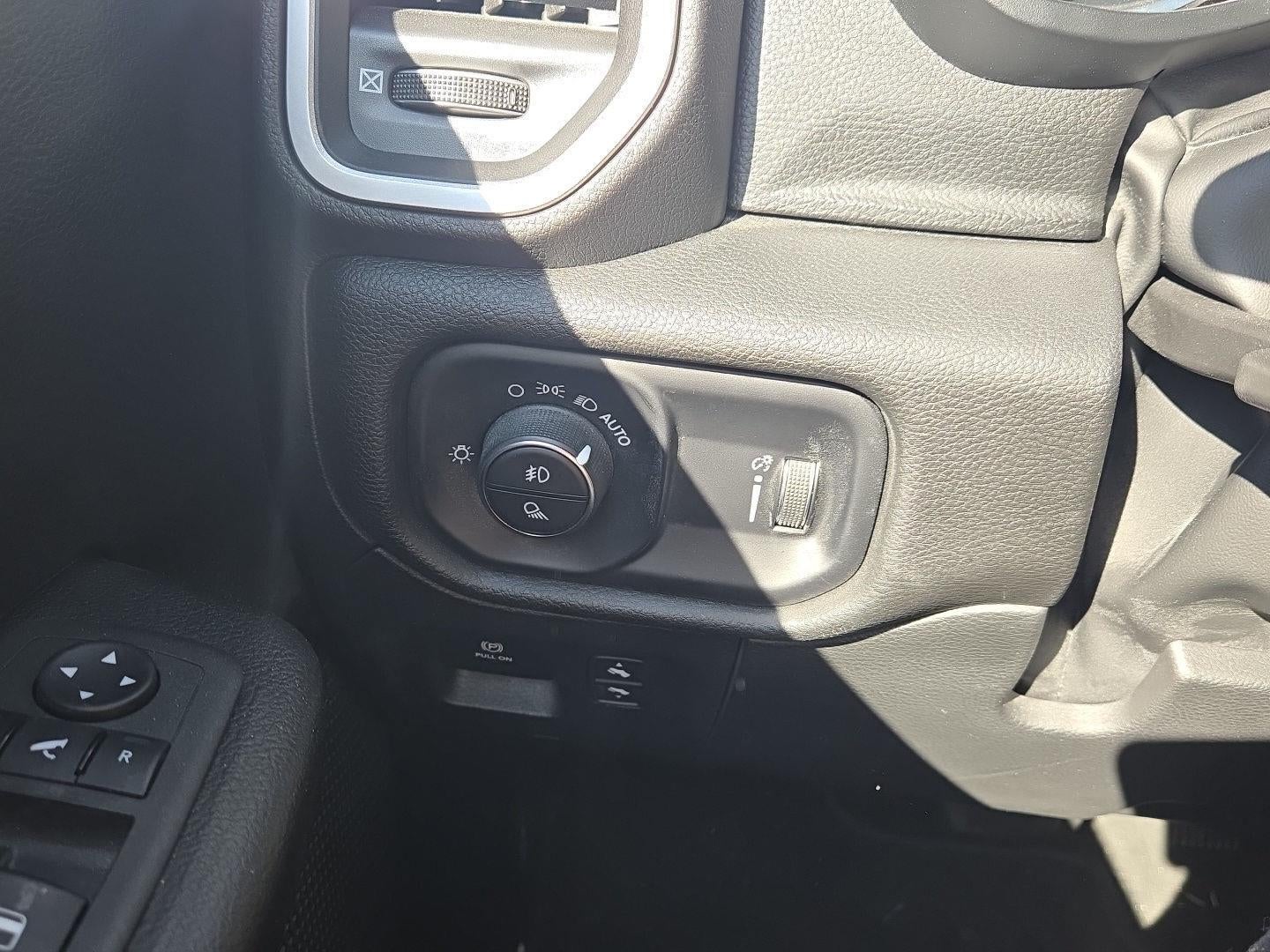 2023 RAM 1500 Big Horn Crew Cab 4x4 5'7' Box