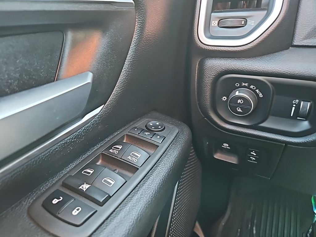 2022 RAM 1500 Big Horn Crew Cab 4x4 5'7' Box