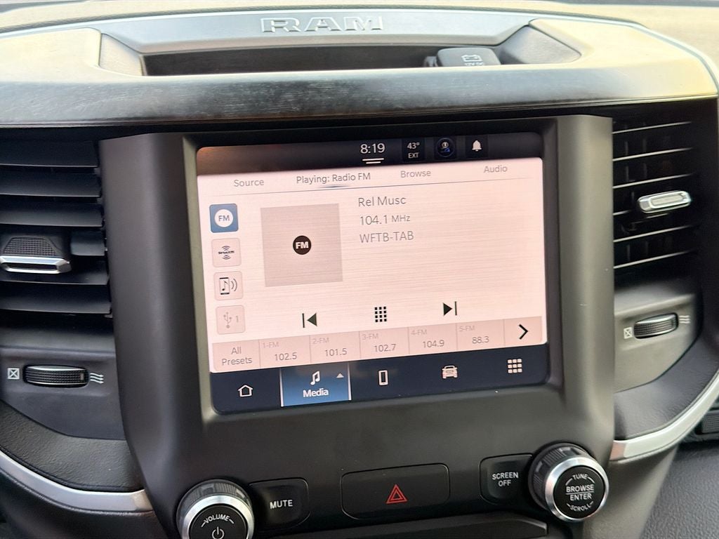 2022 RAM 1500 Big Horn Crew Cab 4x4 5'7' Box