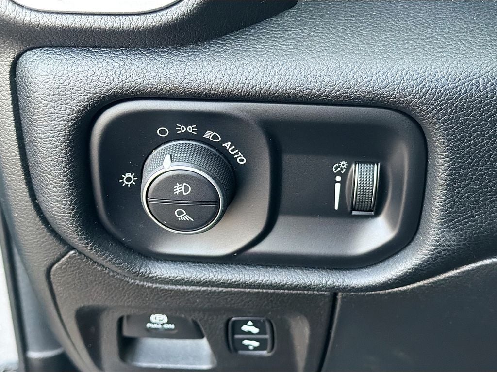 2022 RAM 1500 Big Horn Crew Cab 4x4 5'7' Box