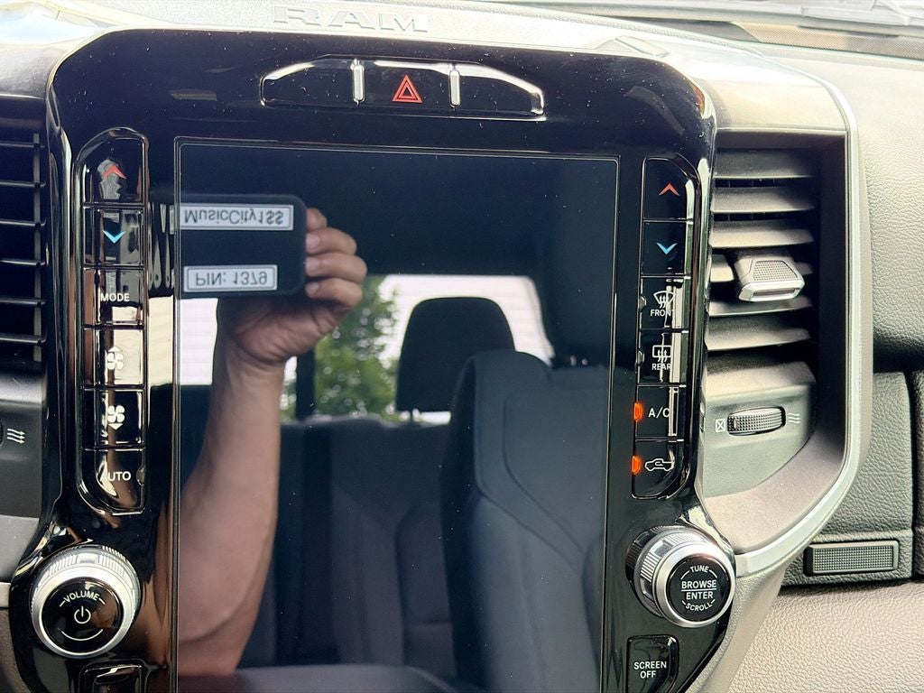 2021 RAM 1500 Big Horn Crew Cab 4x4 5'7' Box