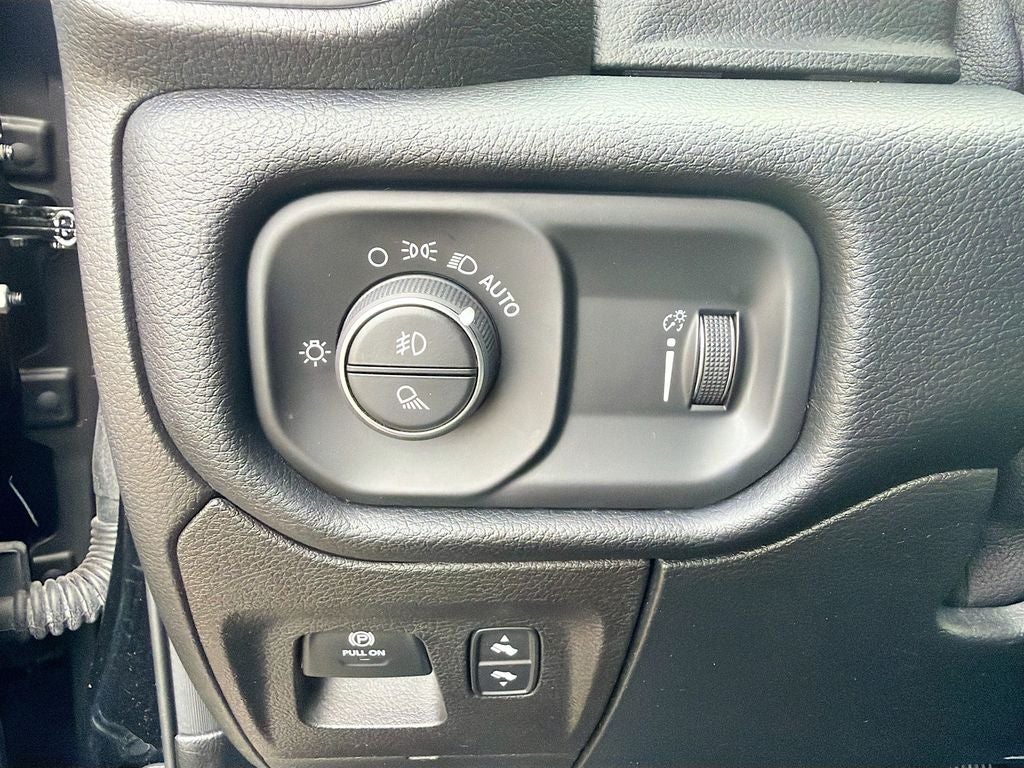 2021 RAM 1500 Big Horn Crew Cab 4x4 5'7' Box