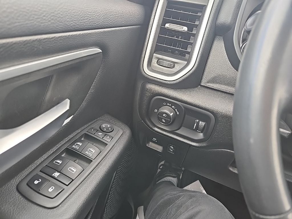 2022 RAM 1500 Big Horn Crew Cab 4x4 5'7' Box