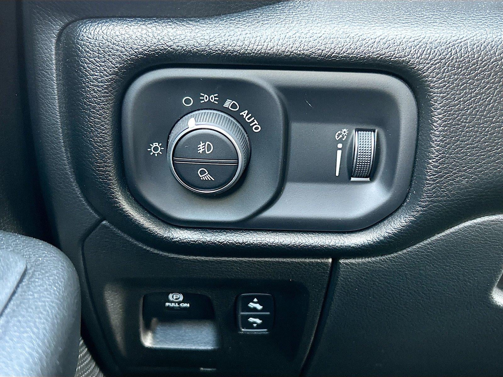 2022 RAM 1500 Big Horn Crew Cab 4x4 5'7' Box