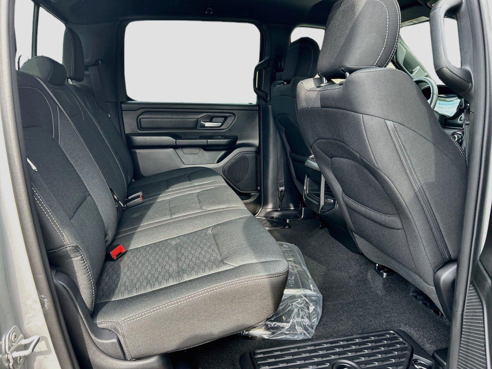 2027 RAM Ram 1500 RAM 1500 EXPRESS CREW CAB 4X4 5'7' BOX