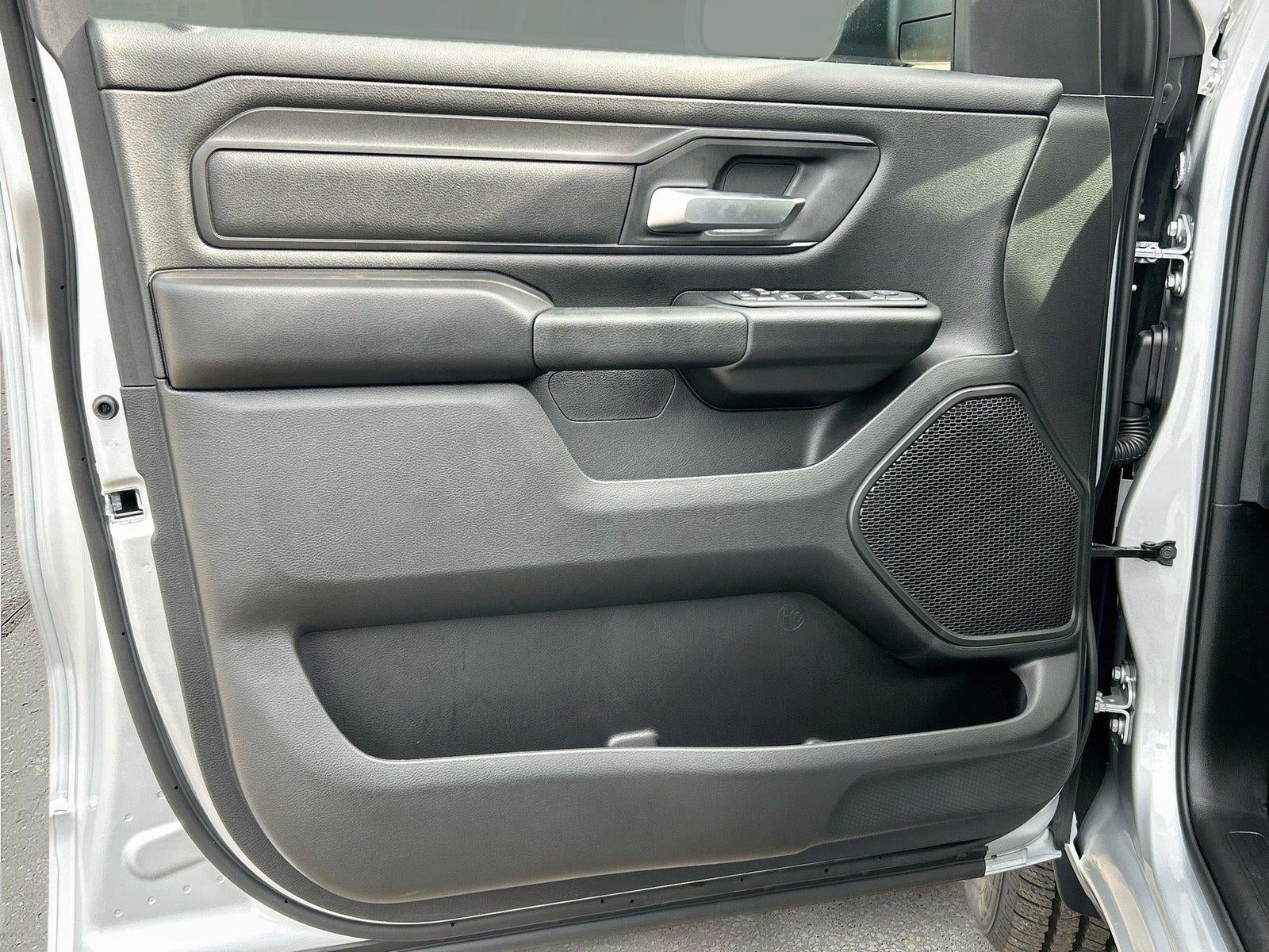 2027 RAM Ram 1500 RAM 1500 EXPRESS CREW CAB 4X4 5'7' BOX