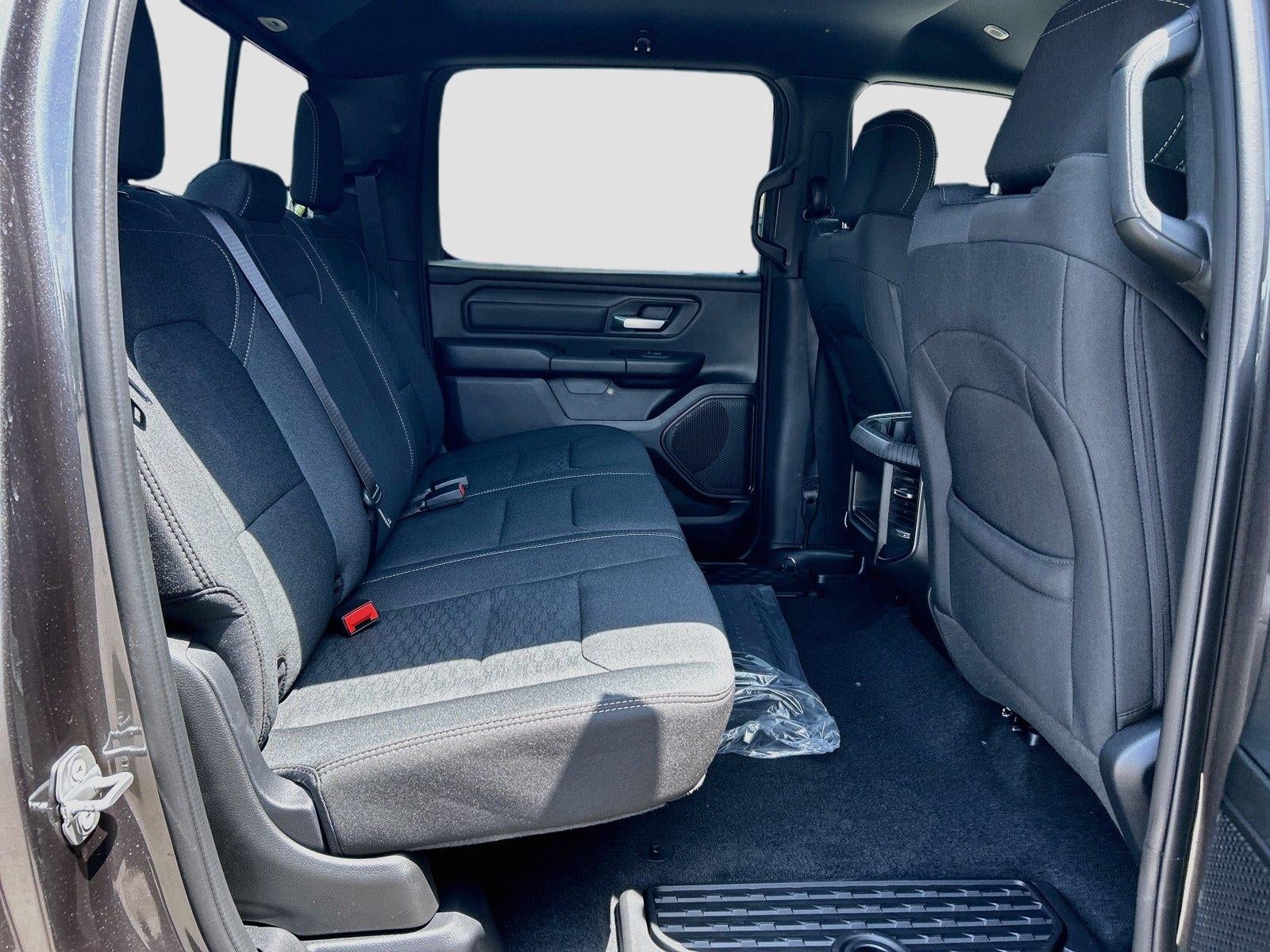 2026 RAM 1500 RAM 1500 EXPRESS CREW CAB 4X4 5'7' BOX