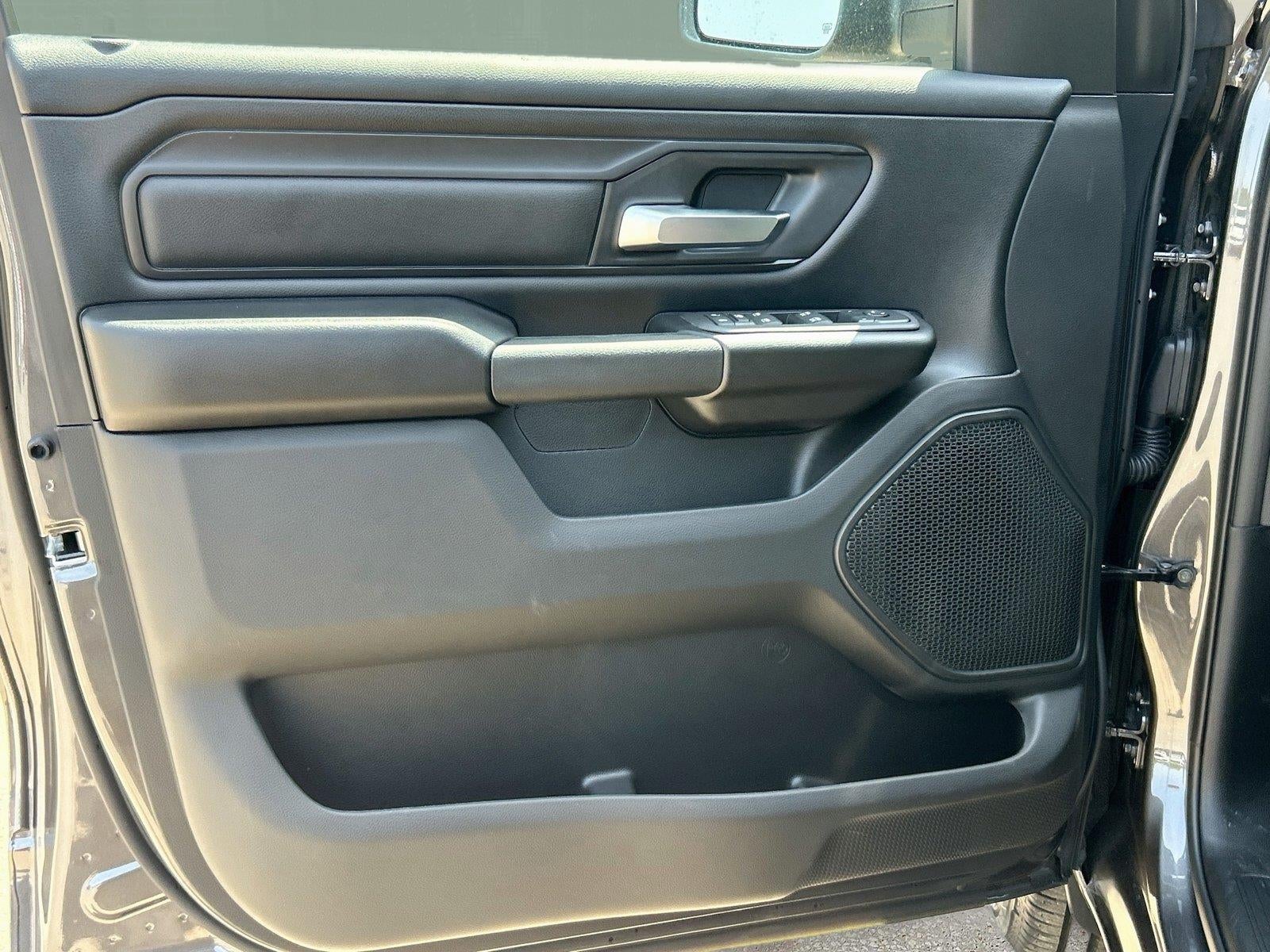 2026 RAM 1500 RAM 1500 EXPRESS CREW CAB 4X4 5'7' BOX