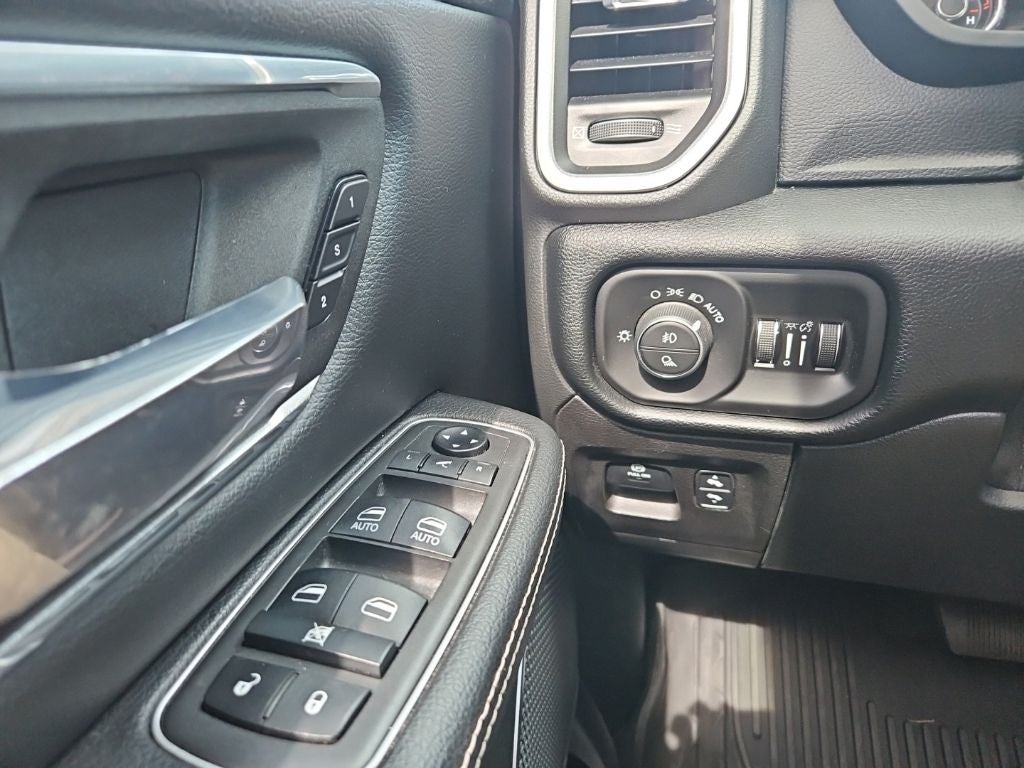 2021 RAM 1500 Laramie Crew Cab 4x4 5'7' Box