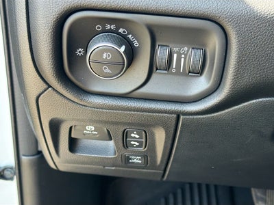 2022 RAM 1500 Laramie Crew Cab 4x4 5'7' Box