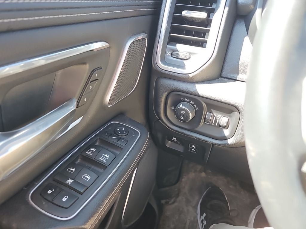 2022 RAM 1500 Laramie Crew Cab 4x4 5'7' Box