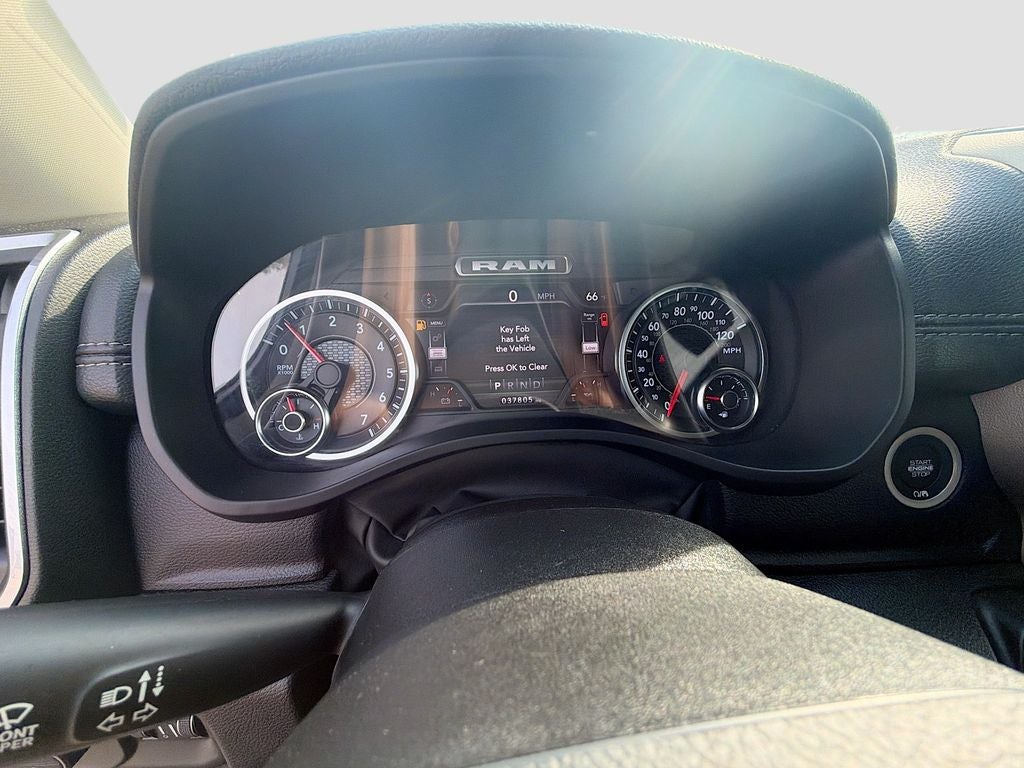 2022 RAM 1500 Laramie Crew Cab 4x4 5'7' Box