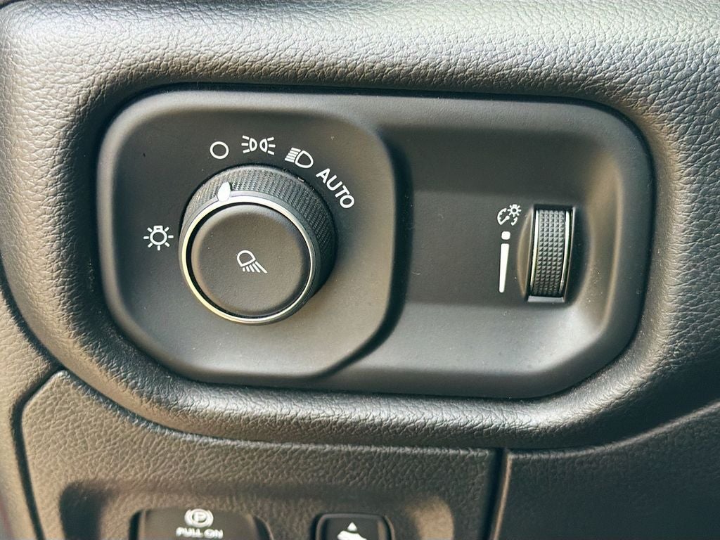 2023 RAM 1500 Laramie Crew Cab 4x4 5'7' Box