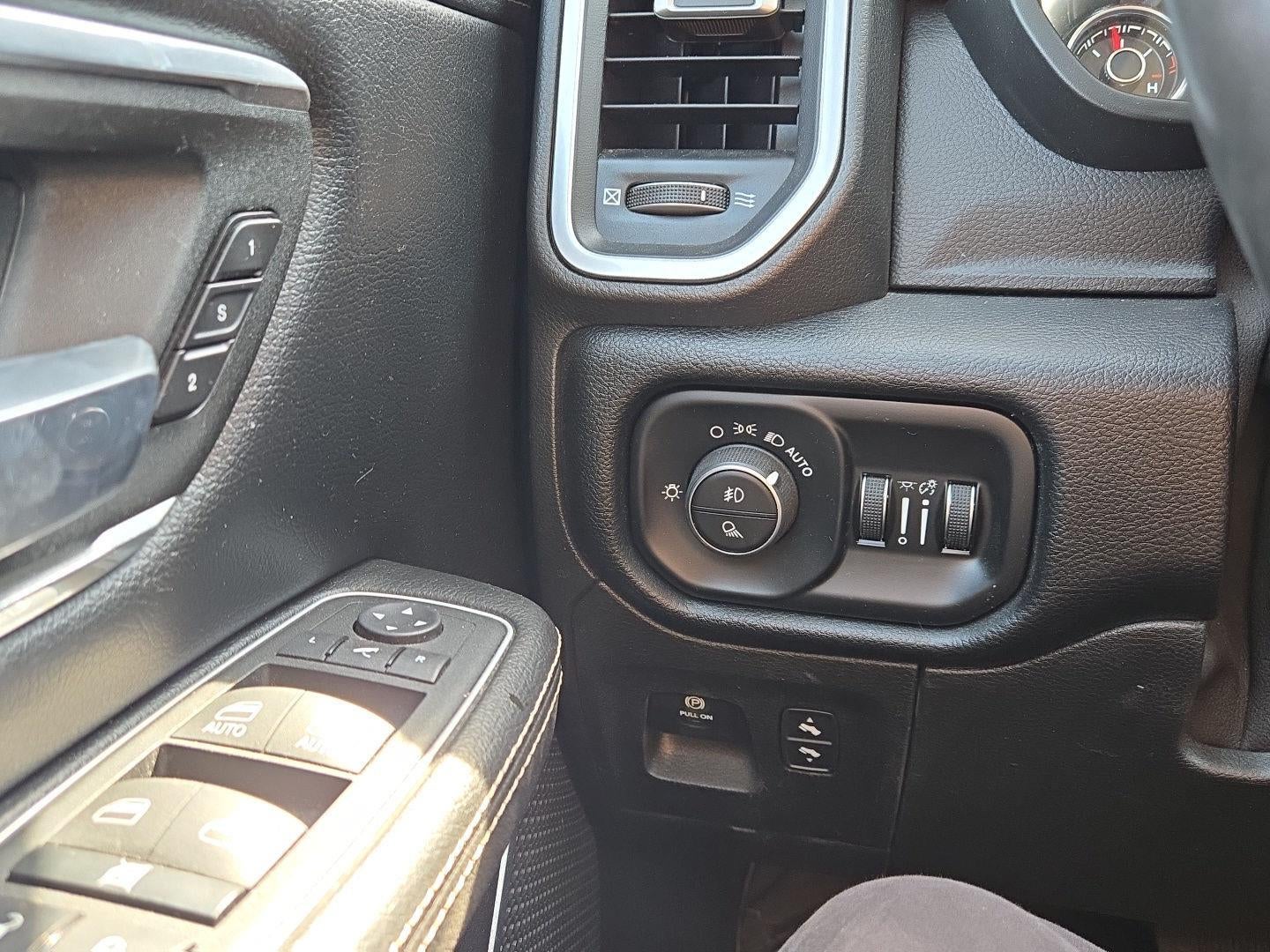 2022 RAM 1500 Laramie Crew Cab 4x4 5'7' Box