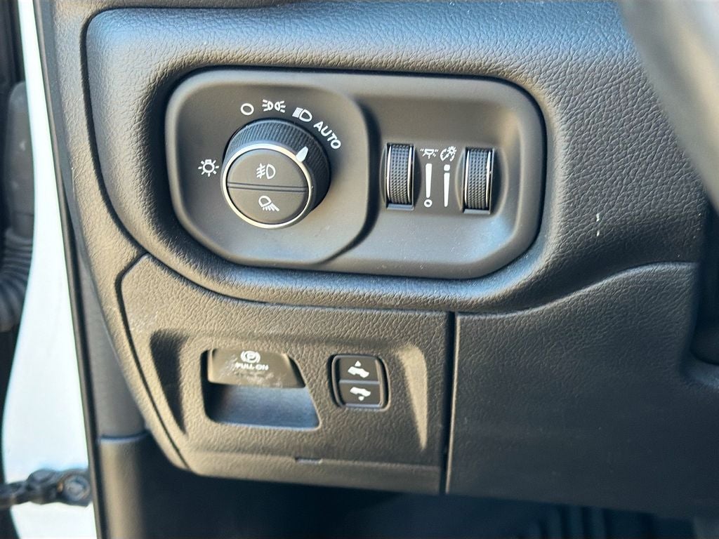 2023 RAM 1500 Laramie Crew Cab 4x4 5'7' Box