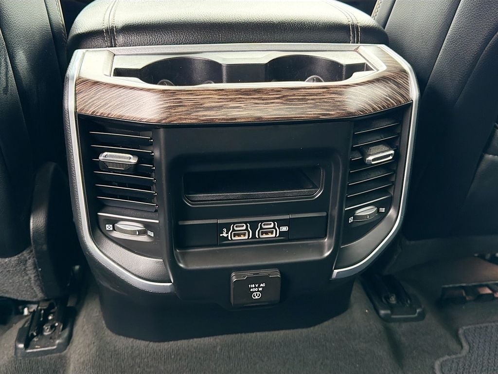 2020 RAM 1500 Laramie Crew Cab 4x4 5'7' Box