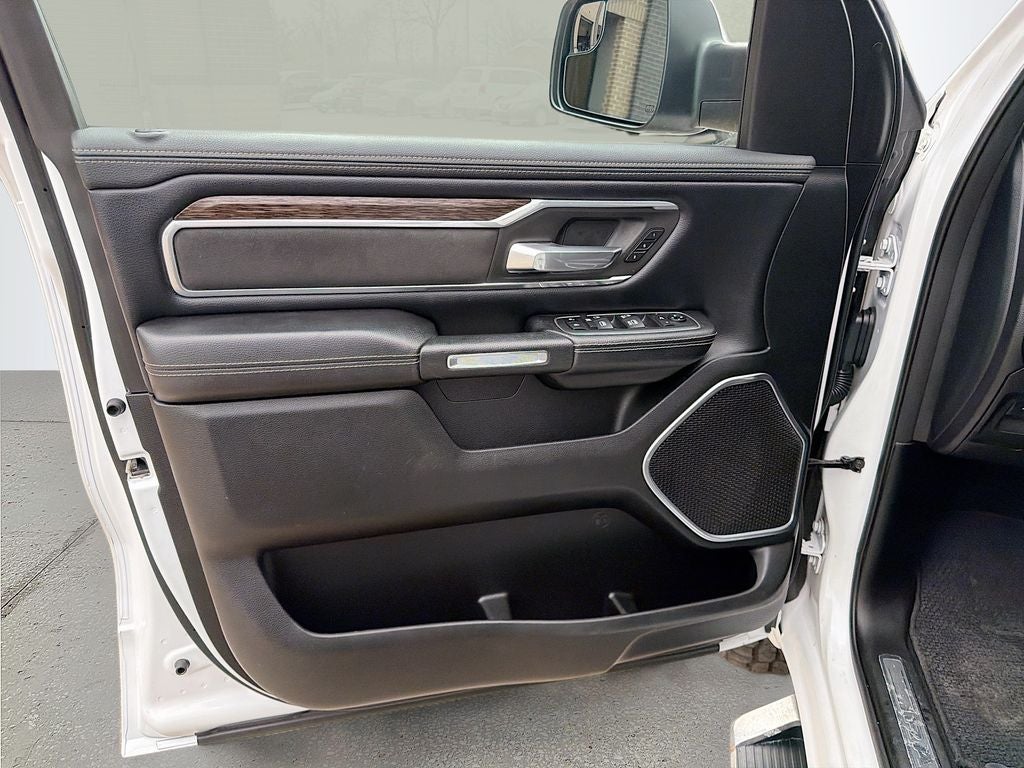 2020 RAM 1500 Laramie Crew Cab 4x4 5'7' Box