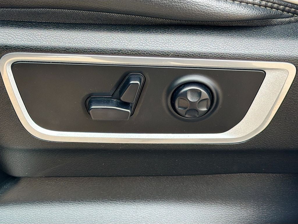 2020 RAM 1500 Laramie Crew Cab 4x4 5'7' Box