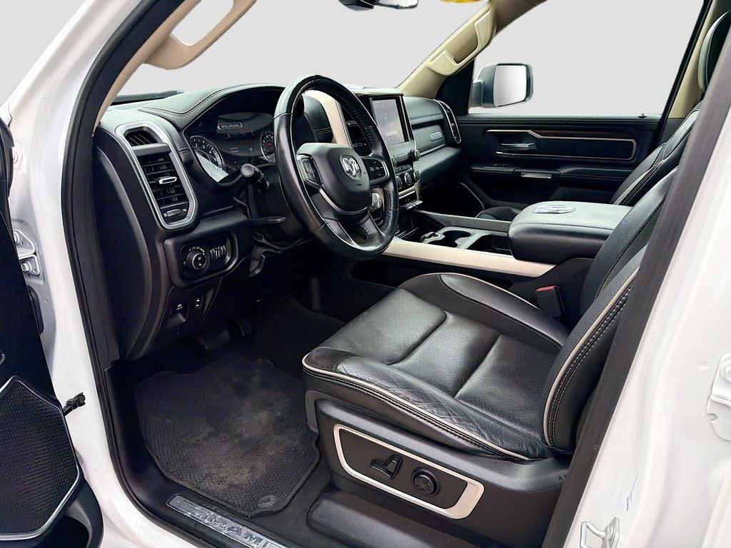 2020 RAM 1500 Laramie Crew Cab 4x4 5'7' Box