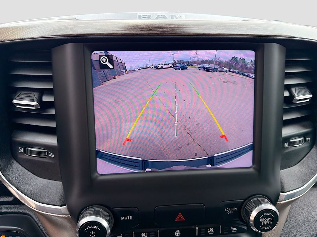 2020 RAM 1500 Laramie Crew Cab 4x4 5'7' Box