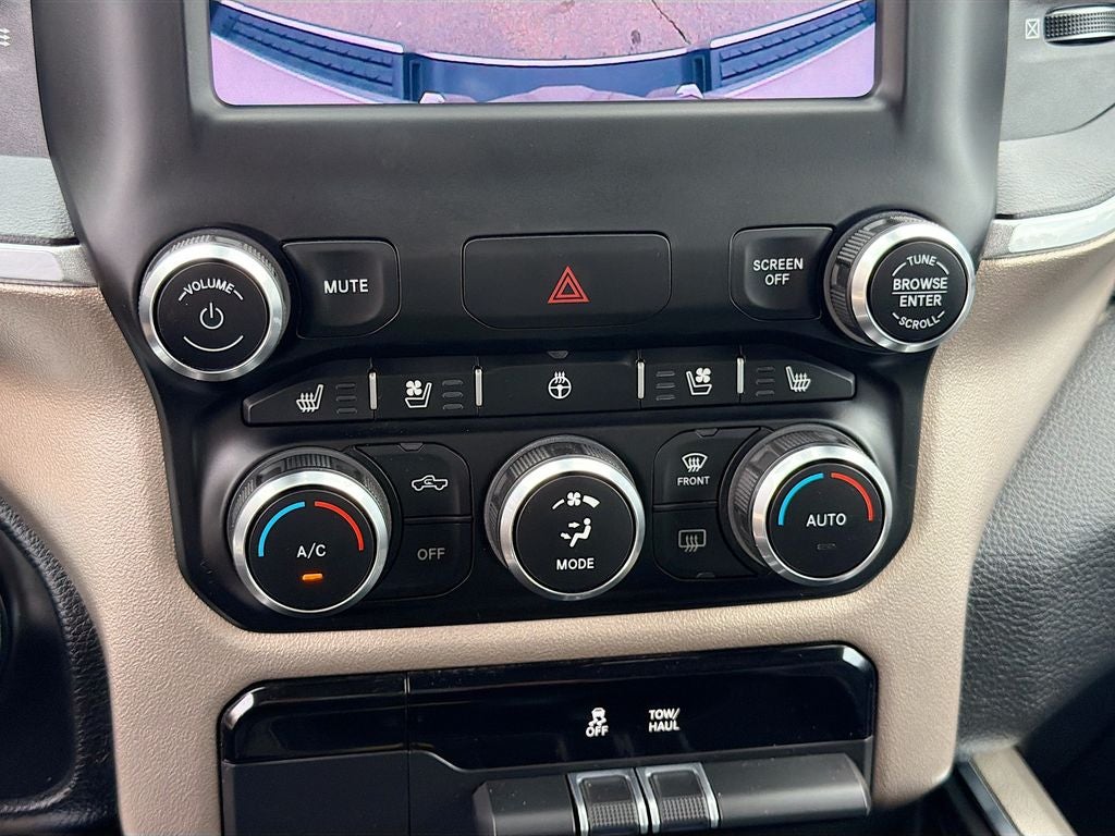 2020 RAM 1500 Laramie Crew Cab 4x4 5'7' Box