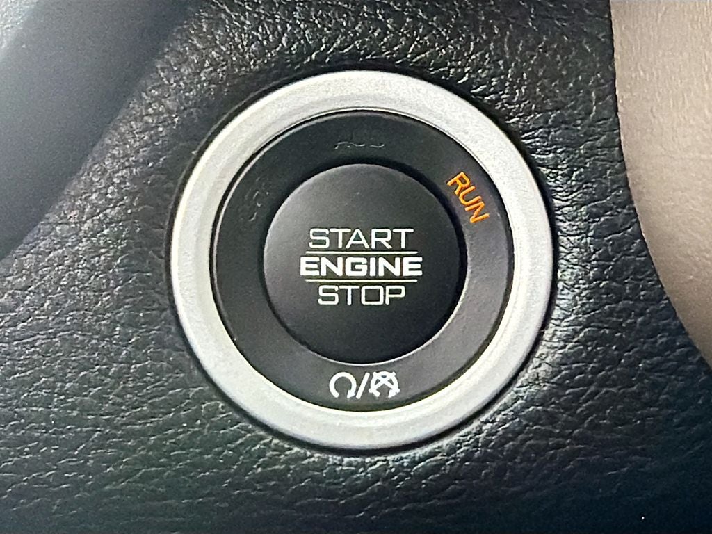 2020 RAM 1500 Laramie Crew Cab 4x4 5'7' Box