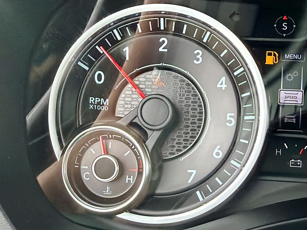 2020 RAM 1500 Laramie Crew Cab 4x4 5'7' Box