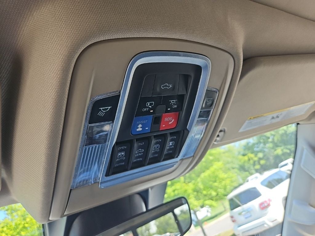 2021 RAM 1500 Laramie Crew Cab 4x4 5'7' Box