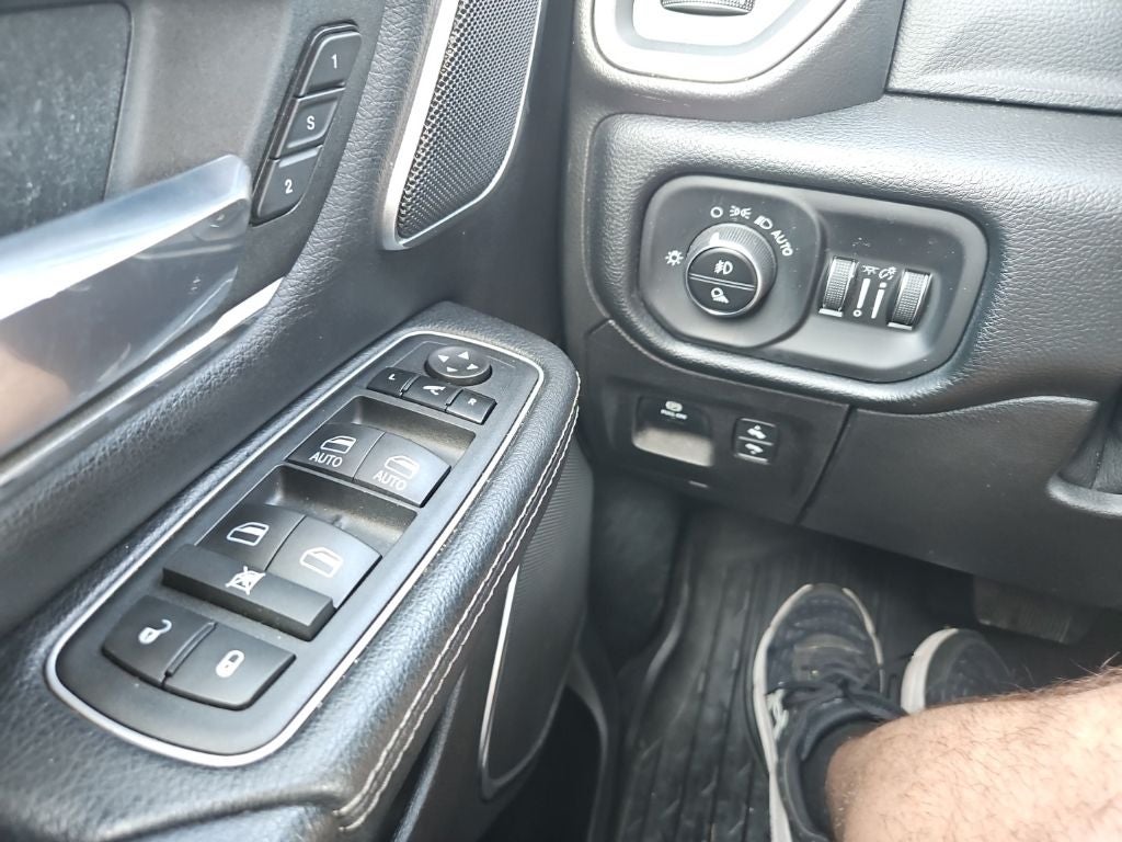 2021 RAM 1500 Laramie Crew Cab 4x4 5'7' Box