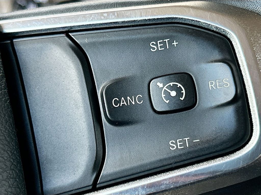 2021 RAM 1500 Laramie Crew Cab 4x4 5'7' Box
