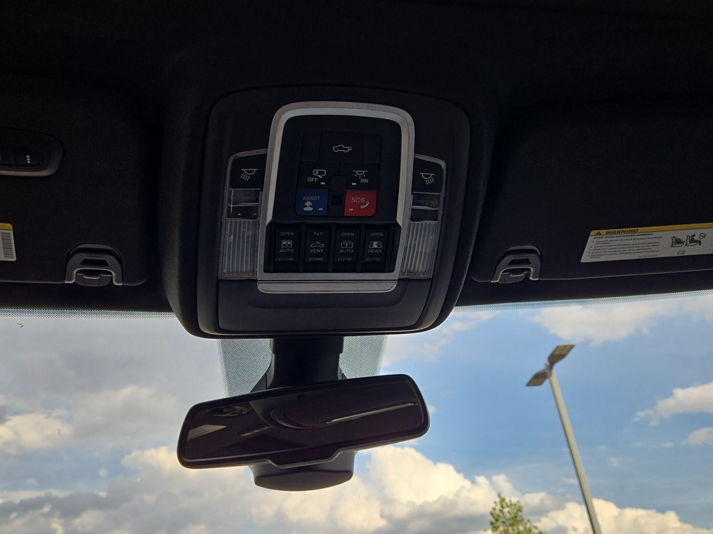 2019 RAM 1500 Laramie Crew Cab 4x4 5'7' Box