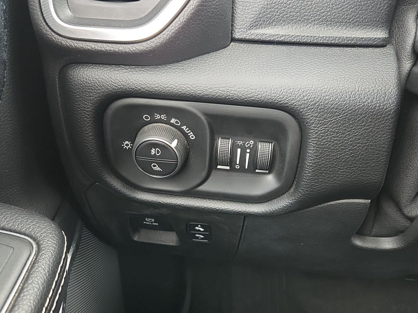 2019 RAM 1500 Laramie Crew Cab 4x4 5'7' Box