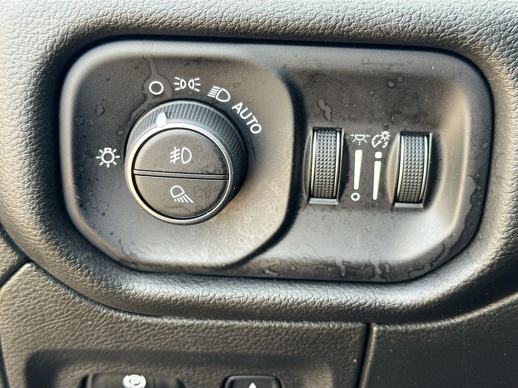 2023 RAM 1500 Laramie Crew Cab 4x4 5'7' Box