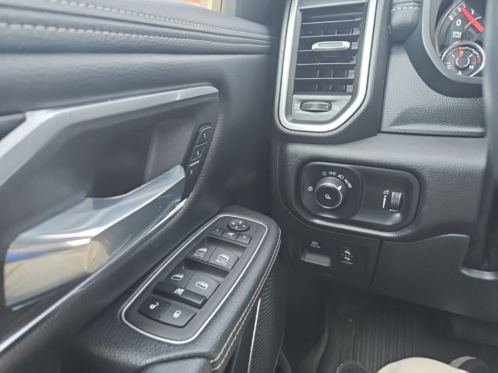 2023 RAM 1500 Laramie Crew Cab 4x4 5'7' Box