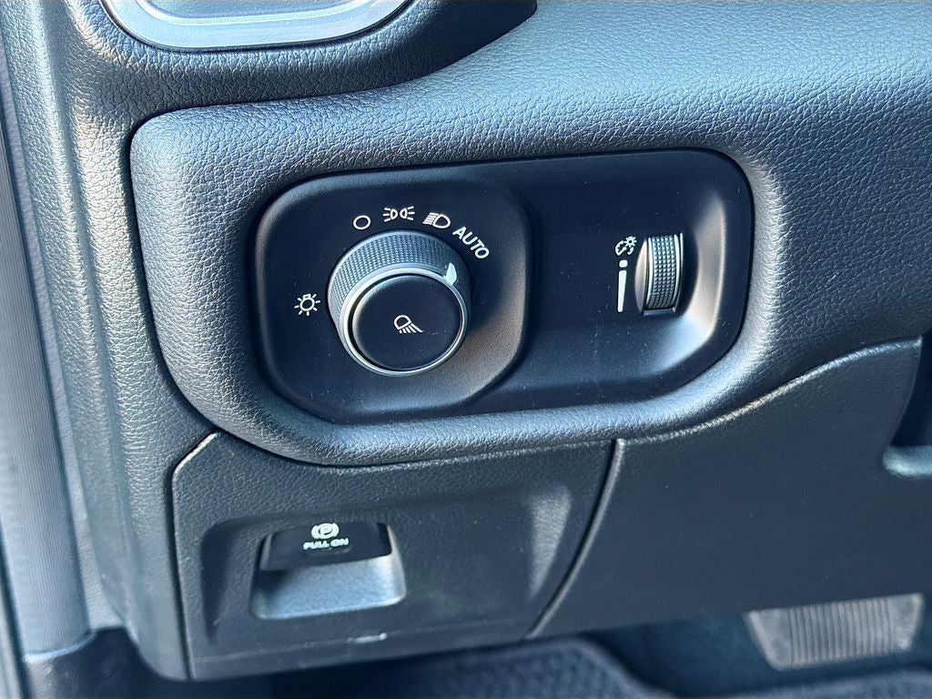 2024 RAM 1500 Laramie Crew Cab 4x4 5'7' Box