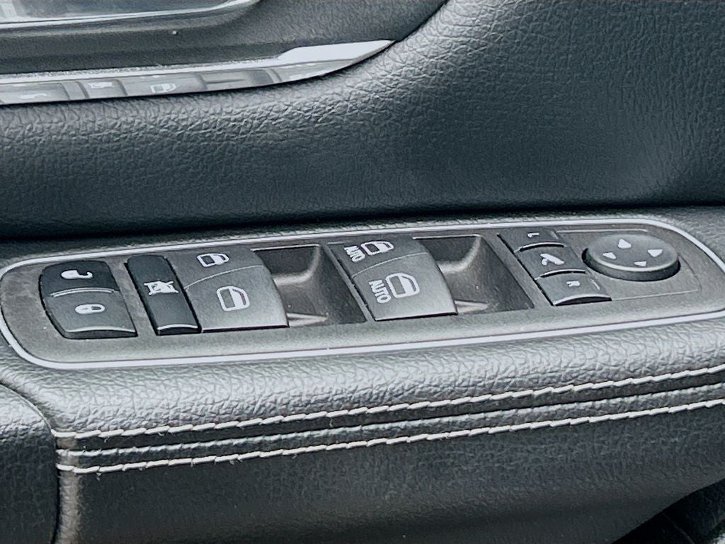 2023 RAM 1500 Laramie Crew Cab 4x4 5'7' Box
